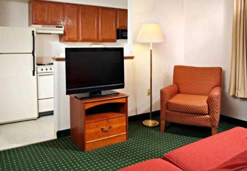 Sonesta Simply Suites Detroit Нови Стая снимка